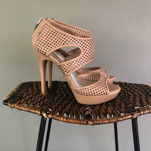 Vera Wang Heels - Picture 3 of 8